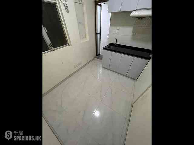 Sai Ying Pun - Kiu Shing Building 01