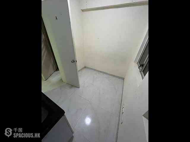 Sai Ying Pun - Kiu Shing Building 02