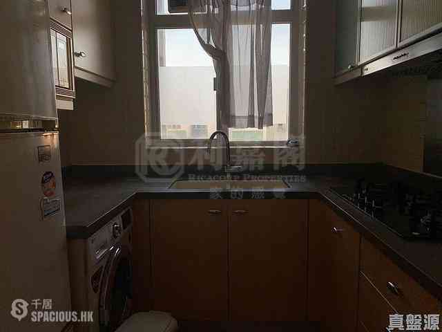 Quarry Bay - The Orchards Block 2 03
