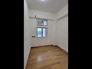 Wan Chai - Man On House Block A 04