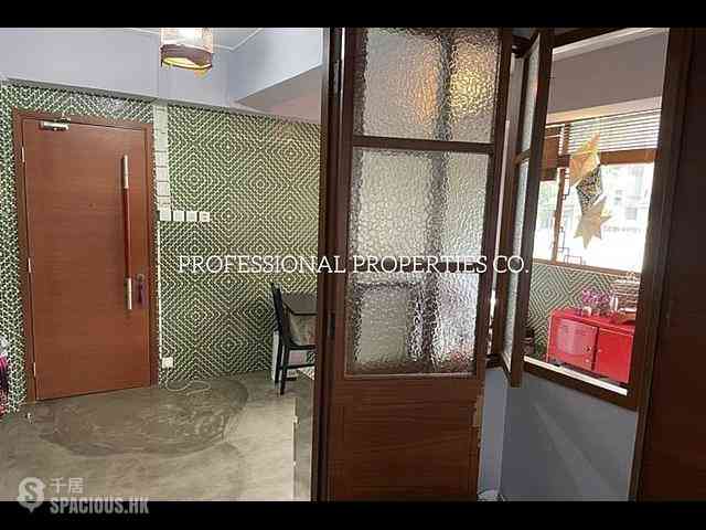 Central - 16-18, Kau U Fong 02