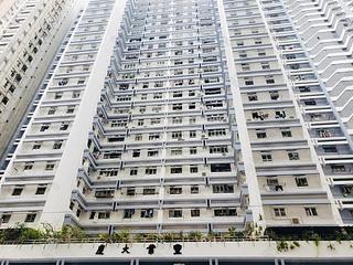 Shek Tong Tsui - Fung Yip Building 03