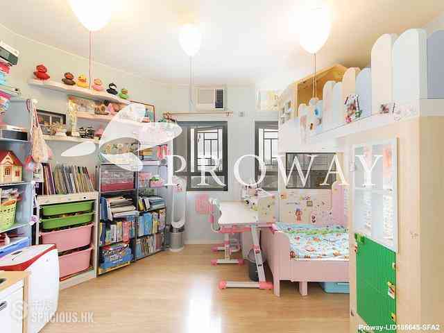 Ap Lei Chau - South Horizons Phase 2 Yee Ngar Court (Block 9) 07