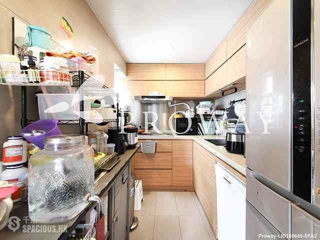 Ap Lei Chau - South Horizons Phase 2 Yee Ngar Court (Block 9) 09