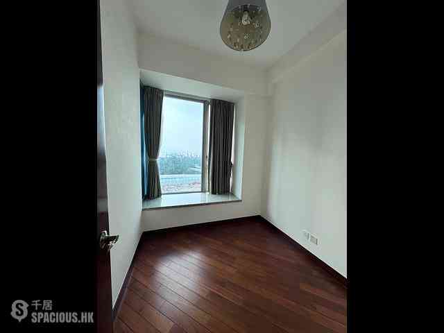 Yau Ma Tei - The Coronation Tower 1 04