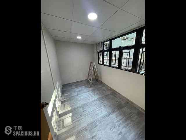 Sheung Wan - 16-18, Queen's Road West 03