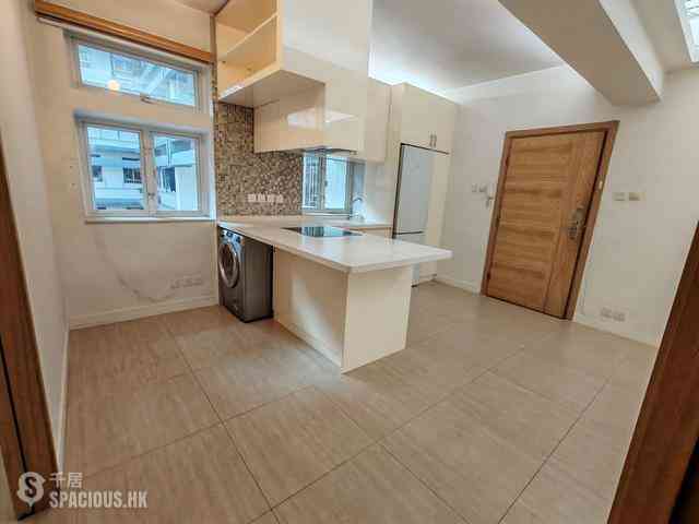 Shek Tong Tsui - Fung Yip Building 01