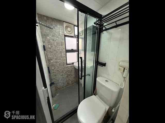 Mong Kok - Hing Fat Building 12