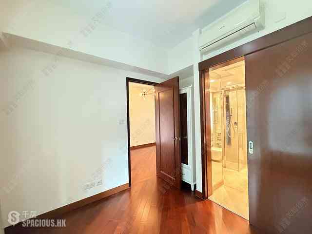 Wan Chai - The Avenue Phase 1 09