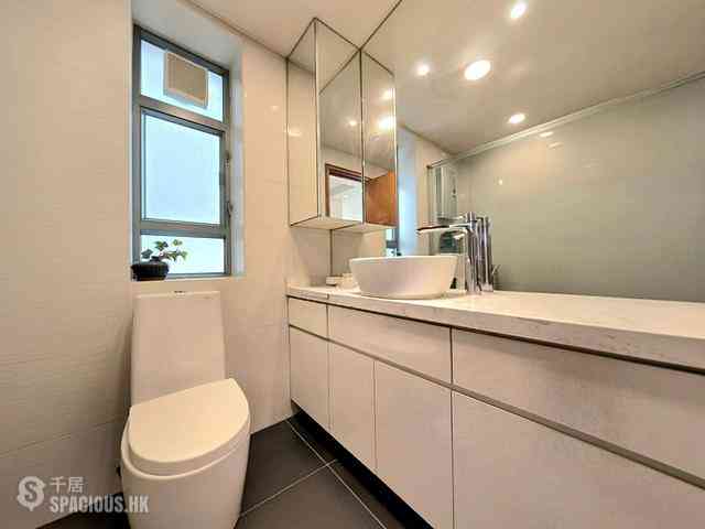 Tung Chung - Seaview Crescent 12