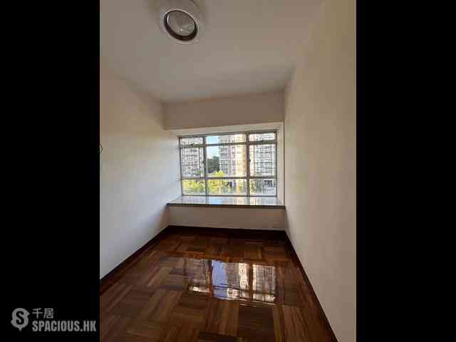 Tin Shui Wai - Kingswood Villas Phase 7 Kenswood Court Block 8 05