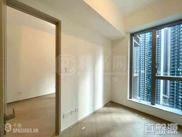 Lohas Park - Lohas Park Phase 11C Villa Garda II Tower 2B 02