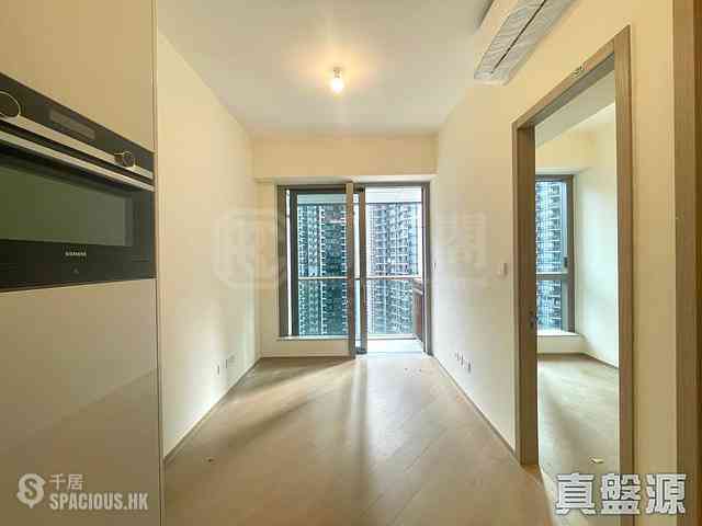Lohas Park - Lohas Park Phase 11C Villa Garda II Tower 2B 03