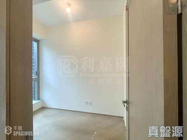 Lohas Park - Lohas Park Phase 11C Villa Garda II Tower 2B 04