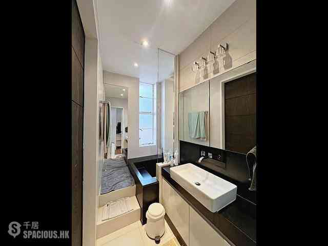 Mid Levels Central - Castle Villa 04