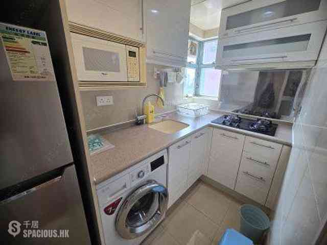 Sheung Wan - Queen's Terrace Block 2 04