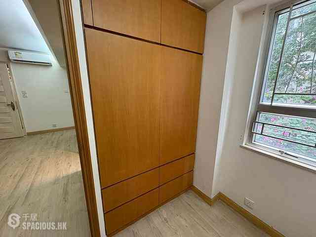 Sai Ying Pun - Fung Yu Building 05
