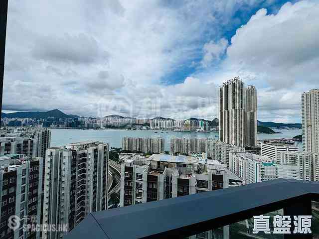 Quarry Bay - The Holborn 01