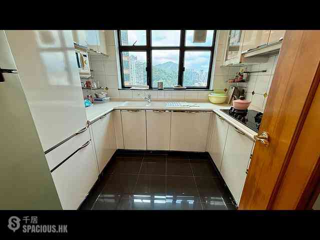 Fortress Hill - Le Sommet Block 1 04