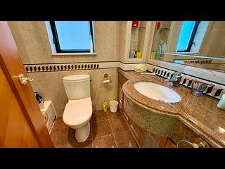 Fortress Hill - Le Sommet Block 1 06