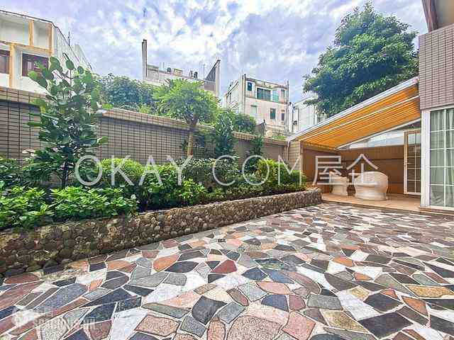The Peak - Guildford Garden 01