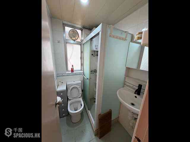 Sai Ying Pun - Tai Hing Building 04