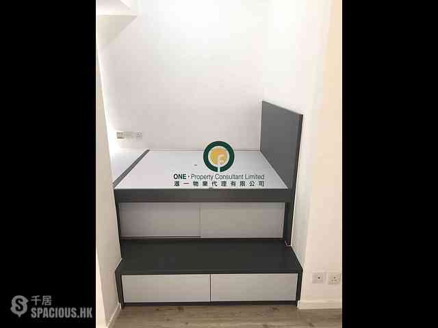 Sheung Wan - Man King Building 07
