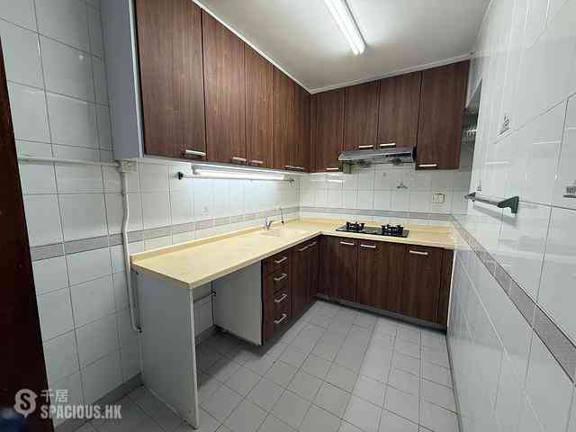 Ap Lei Chau - South Horizons Phase 2 Yee Ngar Court (Block 9) 03