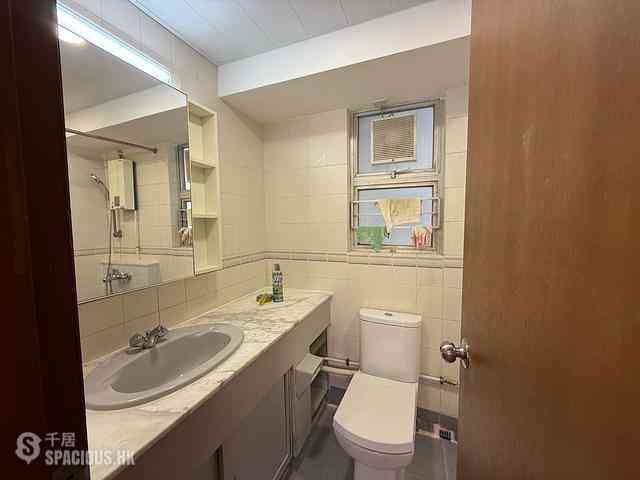 Ap Lei Chau - South Horizons Phase 2 Yee Ngar Court (Block 9) 04