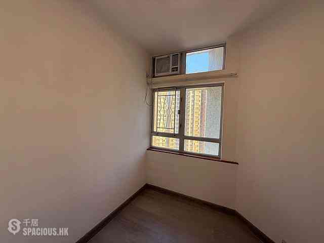 Ap Lei Chau - South Horizons Phase 2 Yee Ngar Court (Block 9) 09