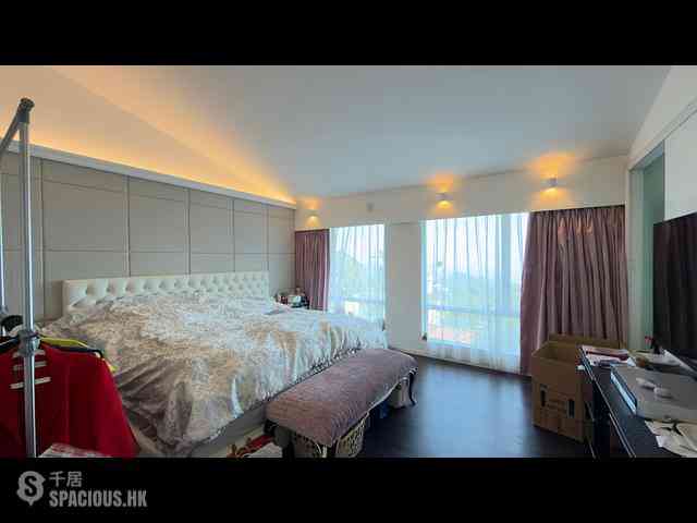 The Peak - Strawberry Hill 06