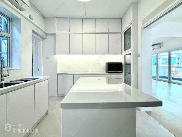 Mid Levels Central - Emerald Court 23