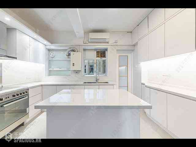 Mid Levels Central - Emerald Court 16
