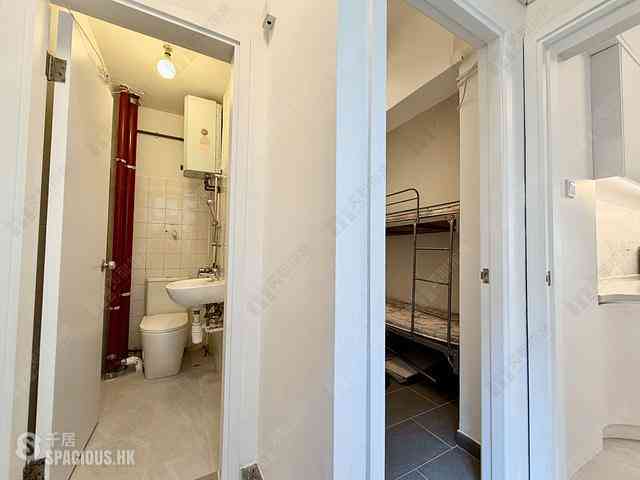 Mid Levels Central - Emerald Court 27