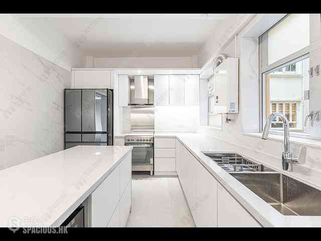 Mid Levels Central - Emerald Court 18