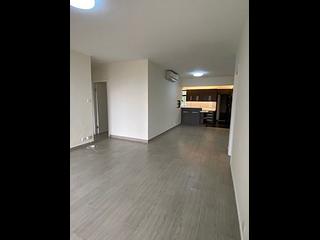 Mid Levels Central - Elegant Terrace Block 2 02