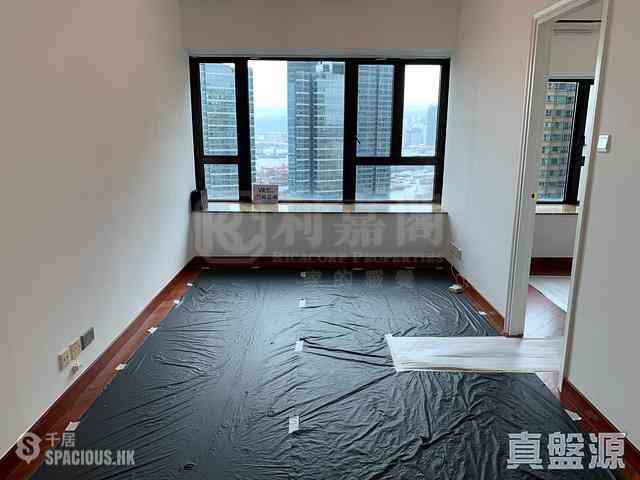 West Kowloon - The Arch Sun Tower (Block 1A) 04
