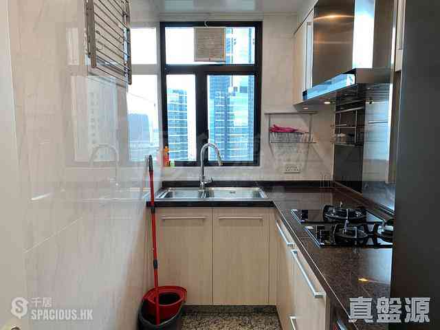 West Kowloon - The Arch Sun Tower (Block 1A) 06