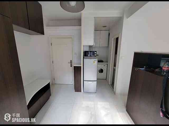 Sheung Wan - Man King Building 01