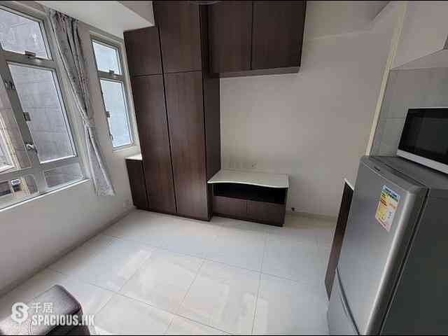 Sheung Wan - Man King Building 02
