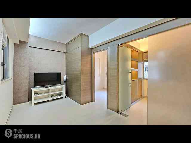 Wan Chai - Hung Yip Building 02