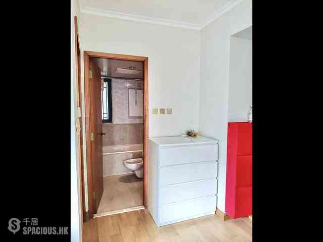 Kennedy Town - University Heights Block 2 06