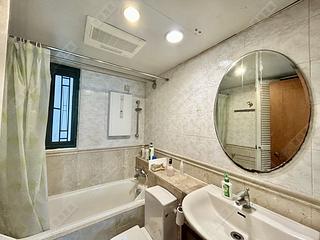 Kennedy Town - University Heights Block 2 07