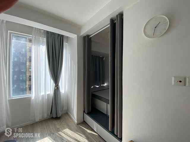 Sheung Wan - Man King Building 05