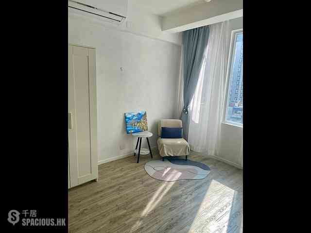Sheung Wan - Man King Building 03