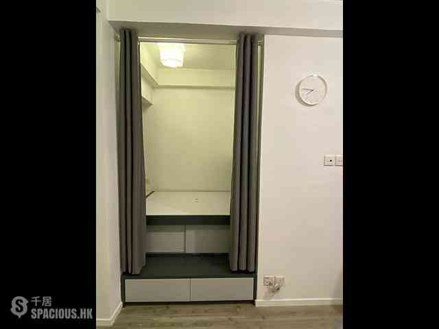Sheung Wan - Man King Building 04