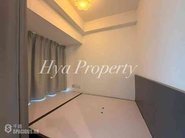 Sheung Wan - Man King Building 03