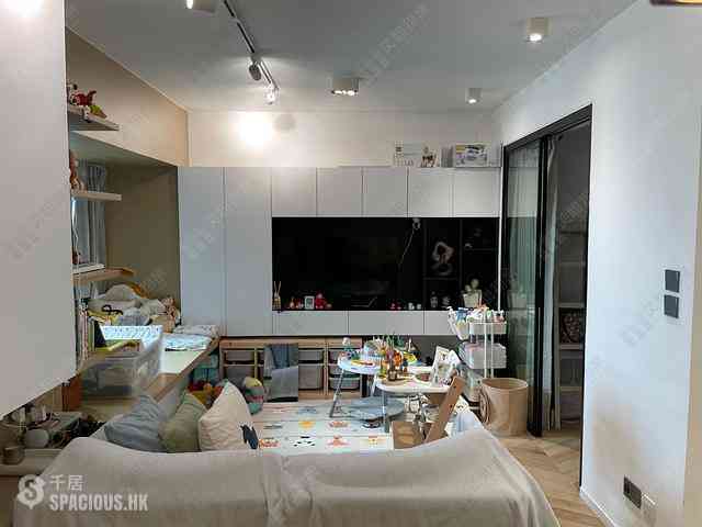 Tai Kok Tsui - The Long Beach Tower 8 01