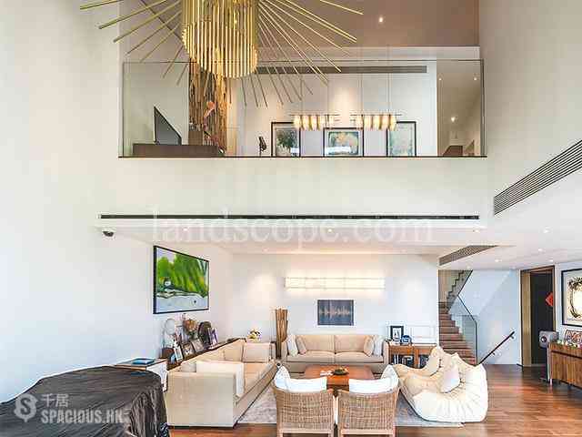 The Peak - Strawberry Hill 01