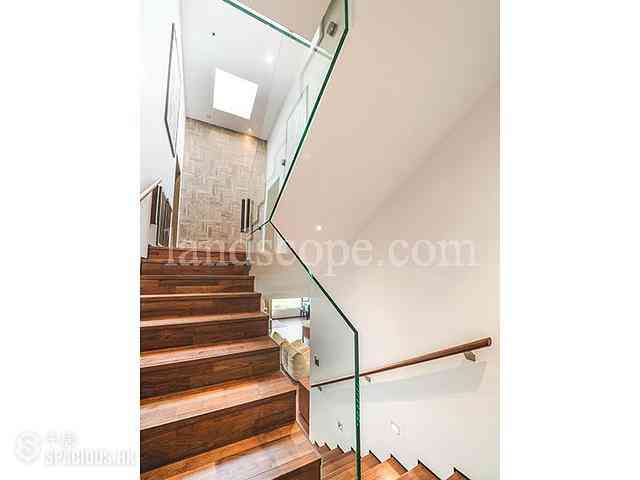 The Peak - Strawberry Hill 11